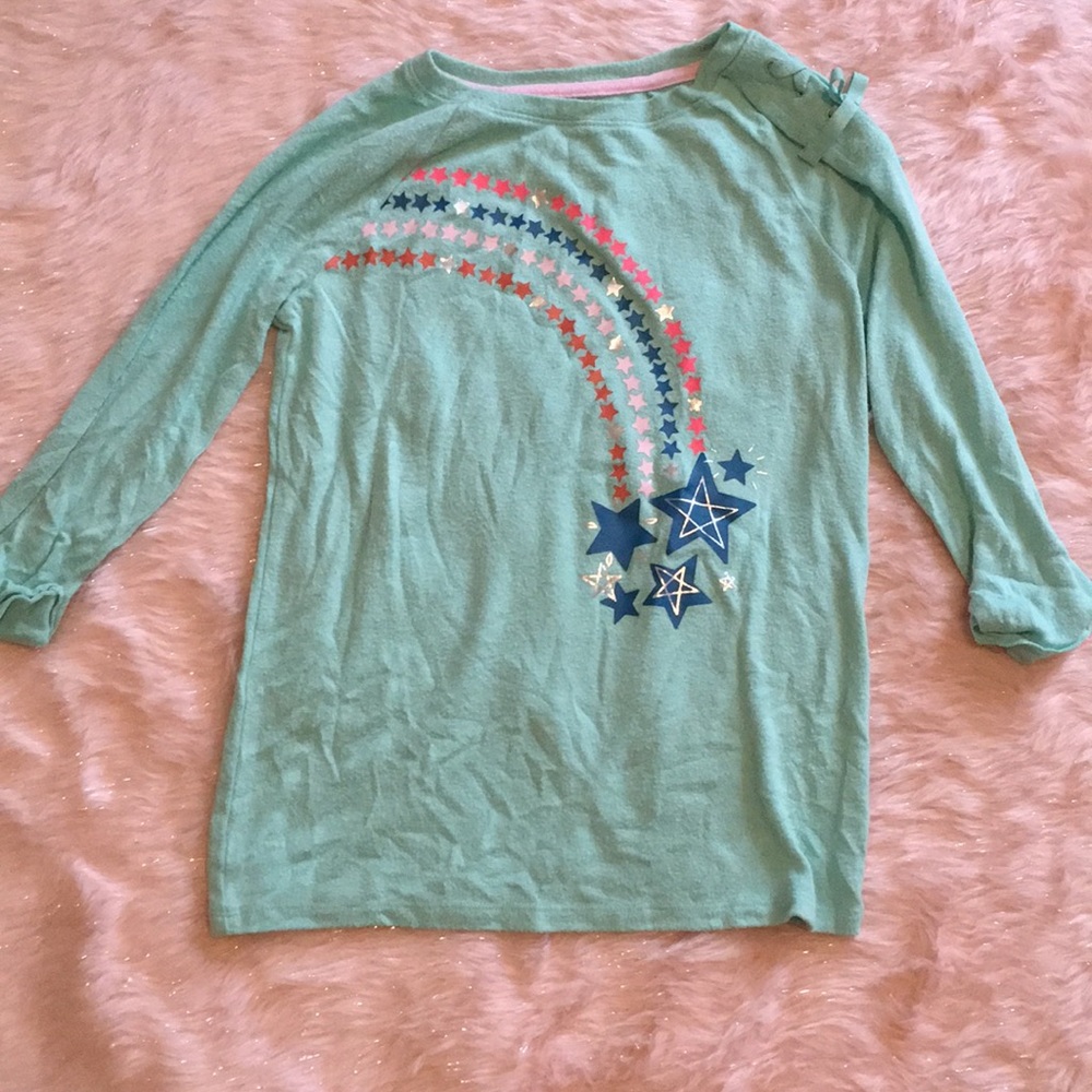 teal shirt